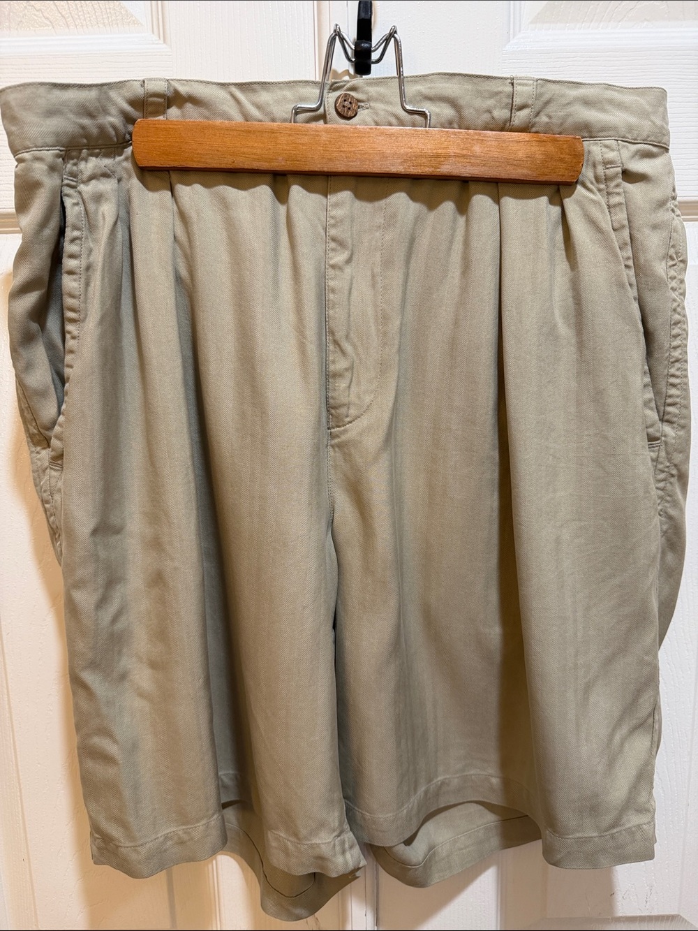 Tommy Bahama Zip Pleated Front 100% Silk Bermuda Shorts